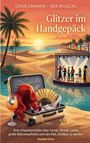 "Gran Canaria – Das Musical: Glitzer im Handgepäck. Eine Urlaubskomödie über Sonne, Strand, Liebe. Eureka Circe."

Palmen, Sonnenuntergang, Bühne am Strand, offener Koffer mit Fan und Stiletto.