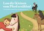 Text: "Lass dir (k)einen vom Pferd erzählen! – Eine klitzekleine Lügengeschichte, die vielleicht gar keine ist."
Ein Junge umarmt ein Pferd liebevoll, während ein Maulwurf auf einem anderen Pferd sitzt und ein Mann auf einem dritten Pferd reitet auf einem Feldweg.