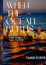 Ein Ozean, über dem Flammen lodern. Texte: "WHEN THE OCEAN BURNS."; "You came..?"; "You called."; Yasmin Eryürek.