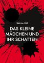 Sabrina Voß: "Das kleine Mädchen und ihr Schatten". Schwarze Tintenflecken auf rotem Hintergrund.