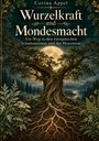 „Wurzelkraft und Mondesmacht“ von Corina Appel; Baum mit tiefen Wurzeln vor Vollmond, umgeben von Pflanzen und Wald.