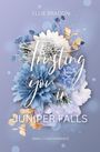 "Trusting you in Juniper Falls" steht in geschwungener Schrift auf einem Hintergrund mit blauen und weißen Blumen.