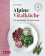 "Alpine Vitalküche: 120 nachhaltige Genussrezepte" von Karin Hofinger. Links ein rotes Muster, rechts ein Teller mit Gerichten.