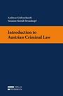 Text: "Introduction to Austrian Criminal Law", Autoren: Andreas Schloenhardt, Susanne Reindl-Krauskopf. Dunkelblaues Buchcover.
