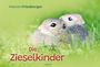 "Marion Friedberger, Die Zieselkinder. Zwei Ziesel in grünem Gras, neugierig schauend. Unten rechts: novum."