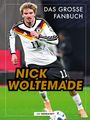 Oben steht "DAS GROSSE FANBUCH", mittig groß "NICK WOLTEMADE", unten "DIE WERKSTATT". Ein Fußballspieler im Deutschland-Trikot.