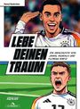 „Lebe deinen Traum. Die Geschichte von Jamal Musiala und Florian Wirtz.“ Illustration: Zwei jubelnde Fußballspieler.