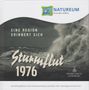 "Eine Region erinnert sich. Sturmflut 1976." Logo oben zeigt "Natureum Niederelbe". Hintergrund: Große Meereswellen.