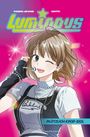 „Luminous – Plötzlich Kpop-Idol“ steht vor einem pinken Hintergrund mit einer fröhlichen jungen Frau in stilvoller Kleidung.