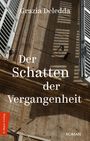 „Grazia Deledda. Der Schatten der Vergangenheit. ROMAN.“ Alte Hausfassade mit Fensterläden und Schattenmuster.
