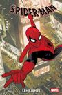 "SPIDER-MAN", "LEHRJAHRE", Illustration mit Spider-Man schwingend über eine belebte Stadt bei Nacht, helle Lichter.
