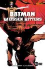 "BATMAN DER FLUCH DES WEISSEN RITTERS". Oben ein grinsender Mann, unten Batman, in einer düsteren, urbanen Szenerie.