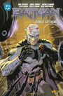 BATMAN Dunkle Gefängnisse. Ein gezeichneter, verletzter Mann mit verbundenem Kopf in Kampfhaltung.