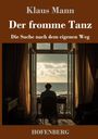 "Klaus Mann: Der fromme Tanz. Die Suche nach dem eigenen Weg. Eine Person sitzt am Schreibtisch vor offener Tür mit Meerblick."