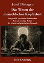 Text: "Josef Dietzgen, Das Wesen der menschlichen Kopfarbeit." Darunter ein Mann an einem Tisch, vertieft in seine Arbeit.