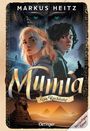 "Mumia: Die Rückkehr" steht auf einem Buchcover. Zwei Menschen, eine Sphinx, Pyramiden und ein ägyptisches Motiv sind dargestellt.