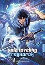 „Solo Leveling Ragnarok“ in fetter Schrift. Ein Mann mit schwarzem Haar und Schwert, umgeben von blauer Energie.