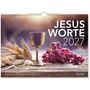 "JESUS WORTE 2027". Eine goldene Kelch, Trauben, Brot und Weizenhalme auf einem Holztisch.