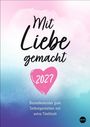 "Mit Liebe gemacht 2027" in künstlerischer Schrift. Rosa Herz, blauer bis pinker Hintergrund.