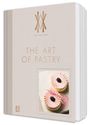 Buchtitel: "THE ART OF PASTRY". Autor: "Alexa von Harder". Abbildung von zwei feinen Törtchen mit Brombeeren.