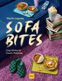 Text: "Martin Lagoda, SOFA BITES, Cozy Dining für Couch-Potatoes." Auf einem Sofa liegen Essenstabletts, Bücher, Popcorn und Hausschuhe.