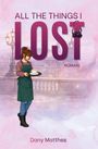 „ALL THE THINGS I LOST“, „ROMAN“, „Dany Matthes“. Frau in Schürze mit Tablett vor pastellfarbenem Hintergrund.