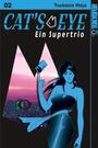 "Cat's Eye - Ein Supertrio" steht oben. Eine stilvolle Frau hält eine Maske, im Hintergrund eine Stadt bei Sonnenuntergang.