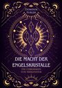 „Dominik Furler, Die Macht der Engelskristalle, Die Chroniken von Merlyndor, Band 1.“ Goldene Ornamente auf lila Hintergrund.