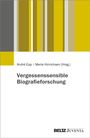 André Epp, Merle Hinrichsen (Hrsg.), "Vergessenssensible Biografieforschung". Farbstreifen in Gelb- und Brauntönen oben.