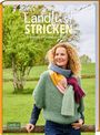 „Landlust STRICKEN: Modelle • Techniken • Tipps“. Frau mit buntem Schal und grünem Pullover im Park.