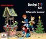 "Adventskalender", "Die drei ??? Kids", "24 Tage voller Spannung!". Illustration von Kindern an einem Brunnen mit Weihnachtsschmuck.