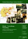 "Flucht – Vertreibung – Neuanfang" steht im Mittelpunkt. Verschiedene historische Fotos und eine Karte sind zu sehen.