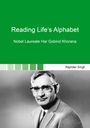 "Reading Life’s Alphabet", Nobelpreisträger Har Gobind Khorana, von Rajinder Singh. Schwarz-Weiß-Foto eines Mannes im Anzug.
