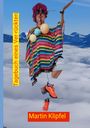 Text: "Tagebuch eines Verrückten" und "Martin Klipfel". Eine Person in bunter Kleidung vor einer Berglandschaft mit Wolken.
