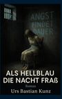 Titel: "ALS HELLBLAU DIE NACHT FRAß". Text an der Wand: "ANGST FINDET DAUER". Eine gefesselte Frau auf einem Stuhl.