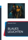 Text: Alexander Erkert, BLAUES LEUCHTEN. Illustration: Drei Personen in einem dunklen, nebligen Umfeld mit Taschenlampe.