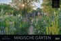 „Magische Gärten 2027“. Blühender Gartenweg, strahlende Sonne durch Bäume, bunte Blumen, steinerner Bogen im Hintergrund.