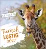 „Ein bisschen mehr Ernst täterätä uns gut.“ „Tierisch LUSTIG 2027“. Eine Giraffe streckt die Zunge heraus.