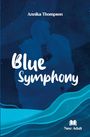 Text: "Annika Thompson", "Blue Symphony", "New Adult". Illustration: Zwei Silhouetten küssen sich vor einem blauen Hintergrund mit Wellen.
