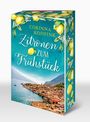 "Zitronen zum Frühstück" von Corinna Kohfink. Illustration: Zitronen, blaues Meer, farbenfrohe Häuser, Berge im Hintergrund.