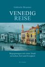 „Venedig Reise“ von Gabriele Brunner. Kanalszene mit Gondeln und historischen Gebäuden in venezianischem Stil.
