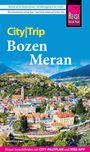 Reise Know-How: CityTrip Bozen Meran. Panorama einer Stadt mit Bergen im Hintergrund.