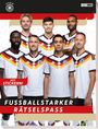 "FUSSBALLSTARKER RÄTSELSPASS", "MIT STICKERN!", sieben Fußballspieler in weißen Trikots mit Deutschland-Design.