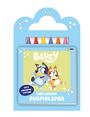 "Bluey" und "Der große Ausmalspaß" stehen auf einer blauen Verpackung mit Wachsmalstiften und Cartoon-Hunden.