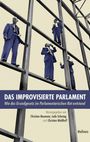 "Das Improvisierte Parlament" oben, verkleinerte Männer in Anzügen stehen auf Balken einer Stahlkonstruktion.