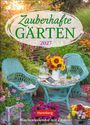 „Zauberhafte Gärten 2027“, Harenberg Wochenkalender. Rattanmöbel, bunte Blumen, grüne Pflanzen, stimmungsvolle Gartenszene.