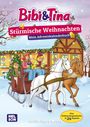 „Bibi & Tina: Stürmische Weihnachten“. Illustration: Kinder in einer Pferdekutsche vor einem weihnachtlich dekorierten Haus.