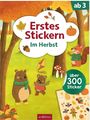 "Erstes Stickern Im Herbst", "ab 3", "über 300 Sticker". Illustration: Bär, Kind mit Drachen, Eichhörnchen, herbstliche Bäume.