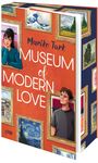 „Museum of Modern Love“ von Mariko Turk. Illustrationen von Gemälden und junge Menschen in Bilderrahmen.