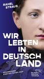 „WIR LEBTEN IN DEUTSCHLAND“ zeigt das Porträt einer Frau auf einem blauen Hintergrund.